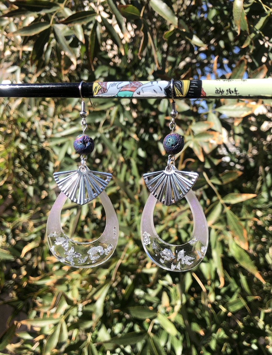 SilkInxs's tweet photo. I’m also dropping this random board of earrings I finished 🌸 
All available <3 https://t.co/npgpsB4v4s