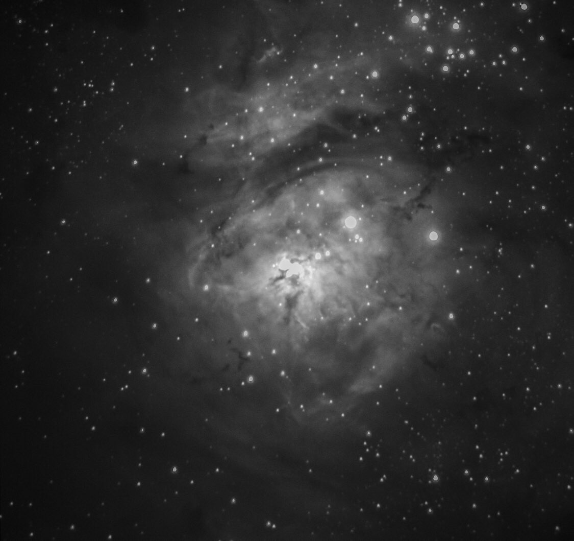 The big, bright Lagoon Nebula has plenty going on - again this was first tome I was able to get a much wider angle. Lots of twisted dark dust lanes and nebulosity. 6/n