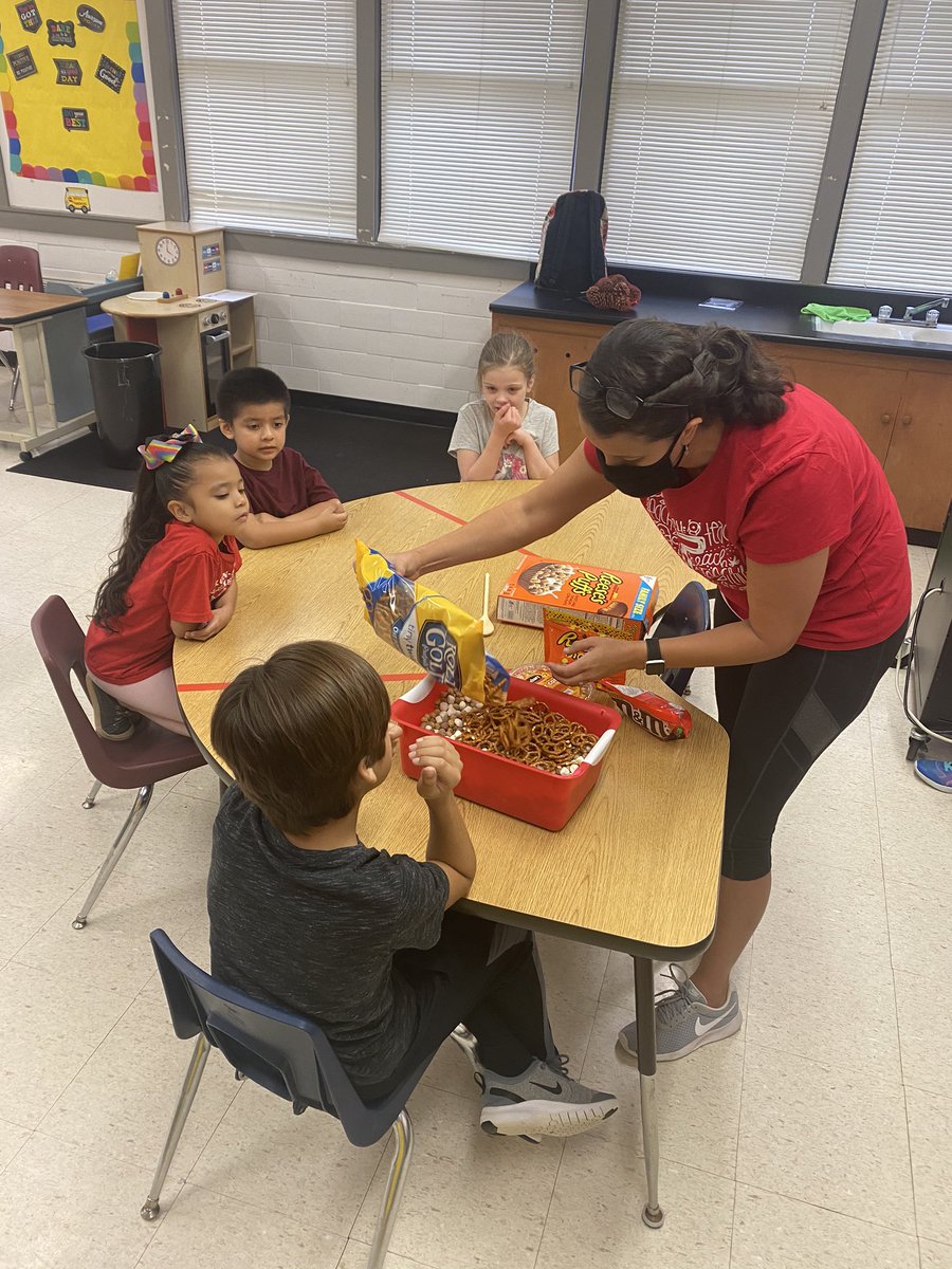jenijohnson23's tweet photo. We made a fall mix today and did arts and crafts to end our day! It was fun for all! #NSEL https://t.co/VavOQkAC5U