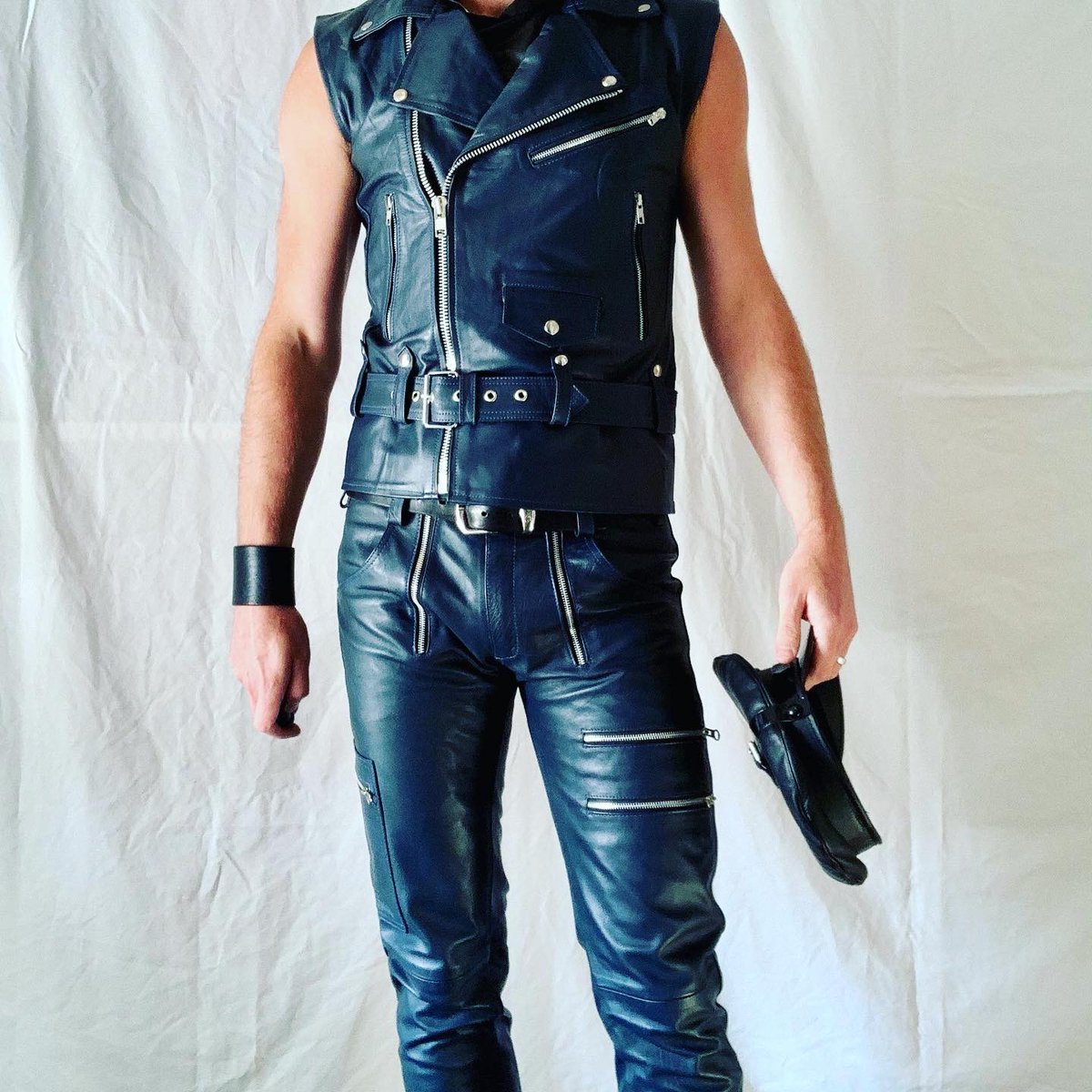 RbbrBrite's tweet photo. New posts on Instagram link in bio.
Leather lust what do you think? 

#leather 
.
.
.
.
#gayleather #gayuk #leathergay #gayleathermen #leathermen #leatherfashion #leatherguys #brightonkink #rbbrbrite #gaykink #leatherkink #leatherfetish #ukleather https://t.co/RyY1B1RFBs