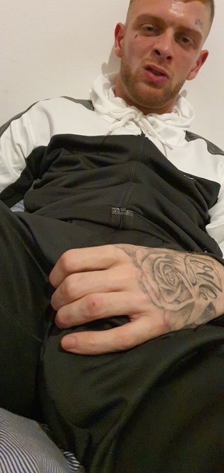 That Friday Feeling come cum feel that main vein lads!????

#Scally #chav #trackies #gay #gayscally #porn