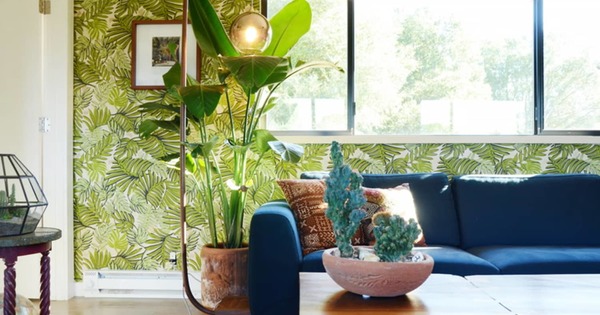 It makes sense to eliminate big purchases to save money, but the little things can also make a big difference in your spending long-term. Here are some common examples! apartmenttherapy.com/10-mindless-ho…