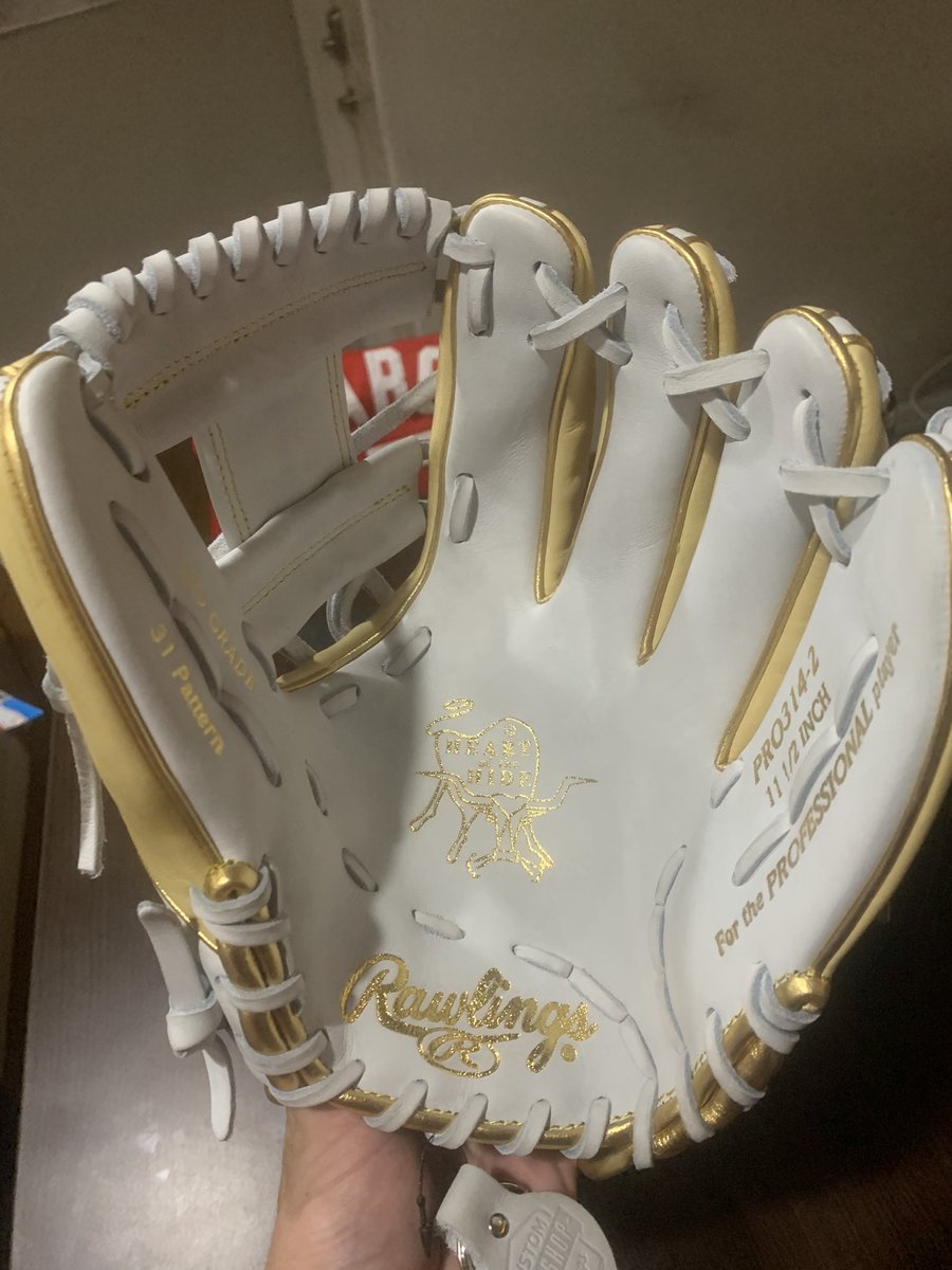 DylanJames2019's tweet photo. Glove day @ZipsBB @RawlingsSports https://t.co/fRTvw5ye0s