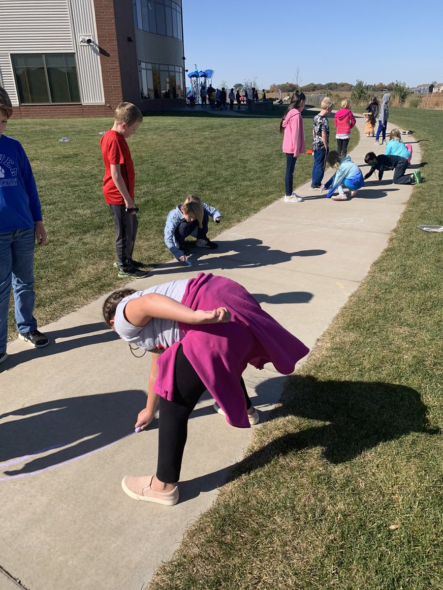 112MrsLanyk's tweet photo. Learning about shadows! #shadowbodies #shadowtag #shadowclocks https://t.co/o70GI9Zasy