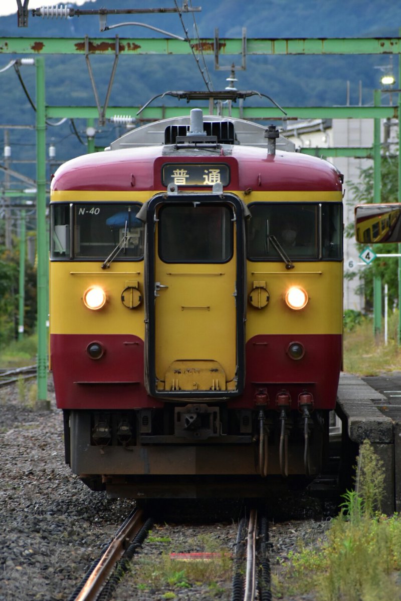 unohaman's tweet photo. 本日の越後線上り
新潟車両センター所属115系使用122M
懐かしの新潟色N40編成
西山交換125M
JKワイパー三次新潟色N34編成+キムワイプ二次新潟色N35編成
#越後線
#115系
#122M
#懐かしの新潟色
#N40
#125M
#JKワイパー
#三次新潟色
#N34
#キムワイプ
#二次新潟色
#N35 https://t.co/MSrfpFZXm4