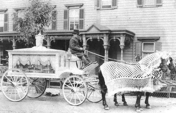 In the case of a child, a decorated yet small white carriage was used, and mourners walked behind the hearse instead of riding in carriages. White horses were also employed when the deceased was unwed.