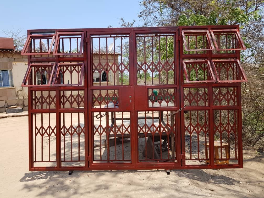 kc_trevor's tweet photo. Please retweet and share my dad's hustle ndopanobva yesadza apa thank you in advance 😊. Available in kariba..your door frames and window frames with verandah screens also mbvha dzakuwanda protect yourselves with strong screens 😃😃😃 good quality 🙂 https://t.co/pBJn5hPoTW
