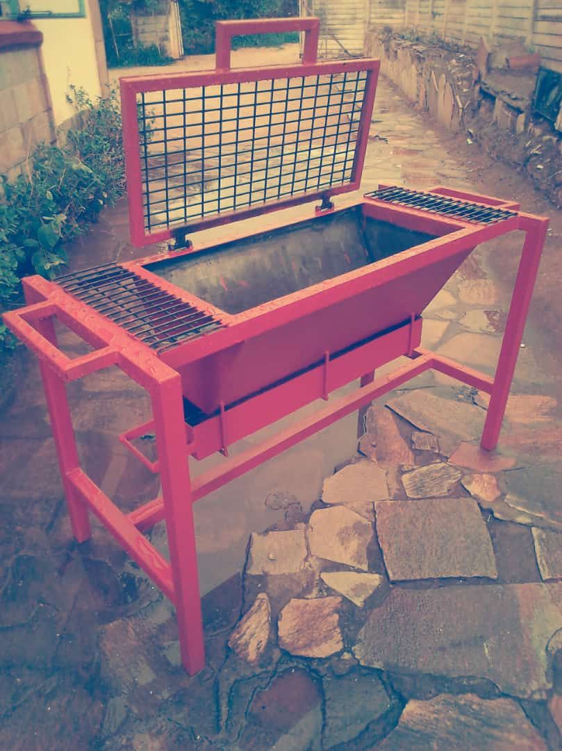 kc_trevor's tweet photo. Please retweet and share my dad's hustle ndopanobva yesadza apa thank you in advance 😊. Available in kariba..your door frames and window frames with verandah screens also mbvha dzakuwanda protect yourselves with strong screens 😃😃😃 good quality 🙂 https://t.co/pBJn5hPoTW