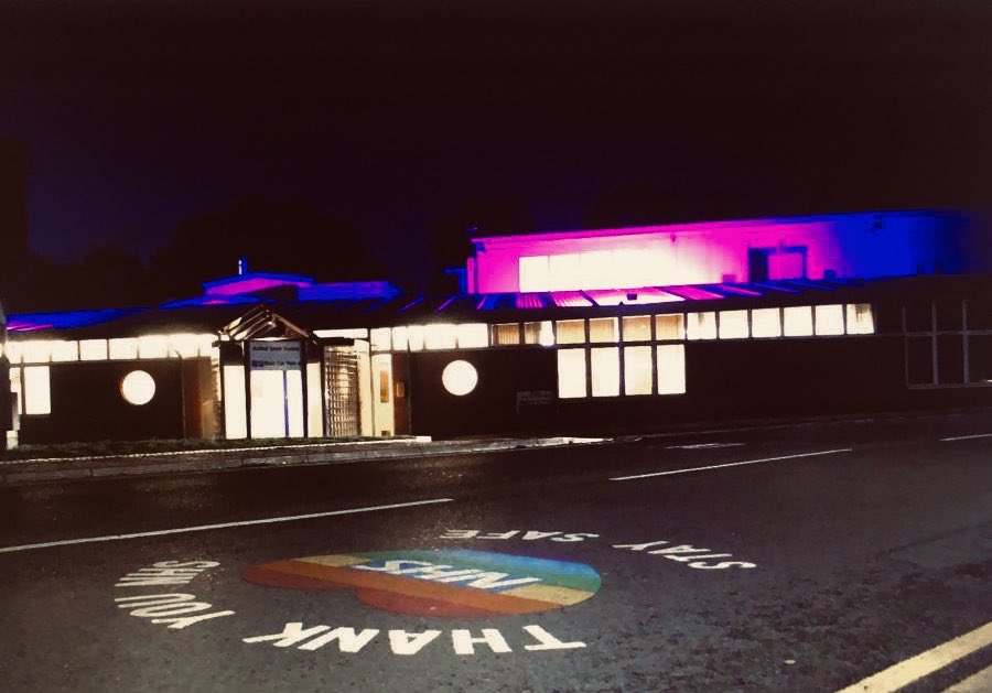 Our Day Surgery Unit is lit up to show our support for Baby Loss Awareness Week.

qehklmediahub.com/2020/10/09/qeh…
 
 #BLAW2020 #TeamQEH #talkaboutthem