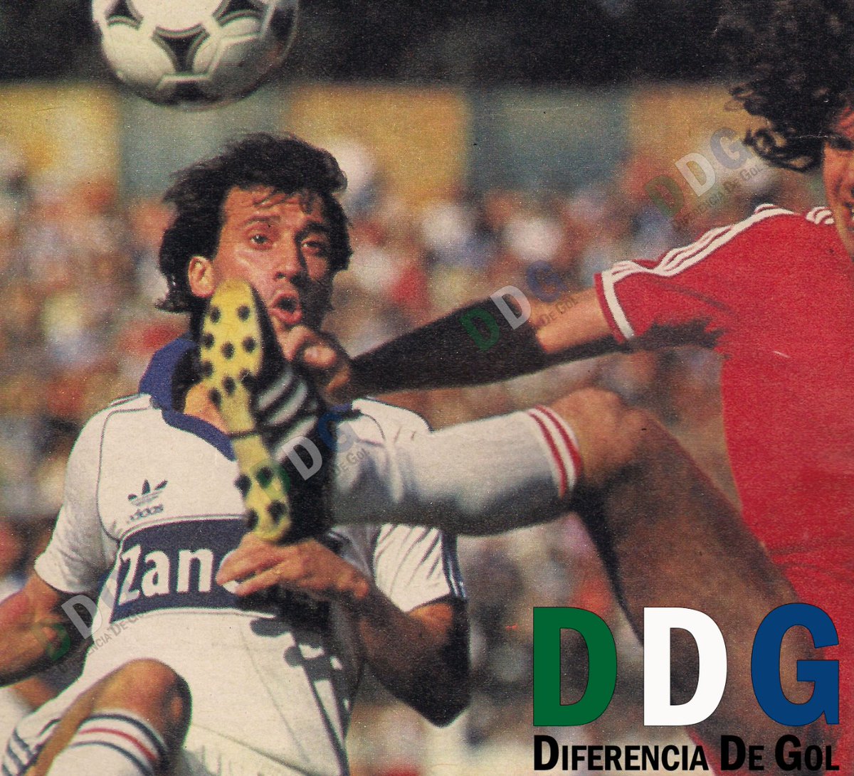 DiferenciaDeGol's tweet photo. [#Futbol] #Retro | Walter Perazzo se crió en Boedo y dejó su huella en @SanLorenzo (1979-1981 / 1983-1988). En total, disputó 241 partidos y convirtió 79 goles. Además, jugó en #Boca, #Estudiantes, #AAAJ, #IndepteStaFe 🇨🇴, #DepCali 🇨🇴, #Bolivar 🇧🇴 y #DaewoRoyals 🇰🇷. https://t.co/G5VUf4INWV
