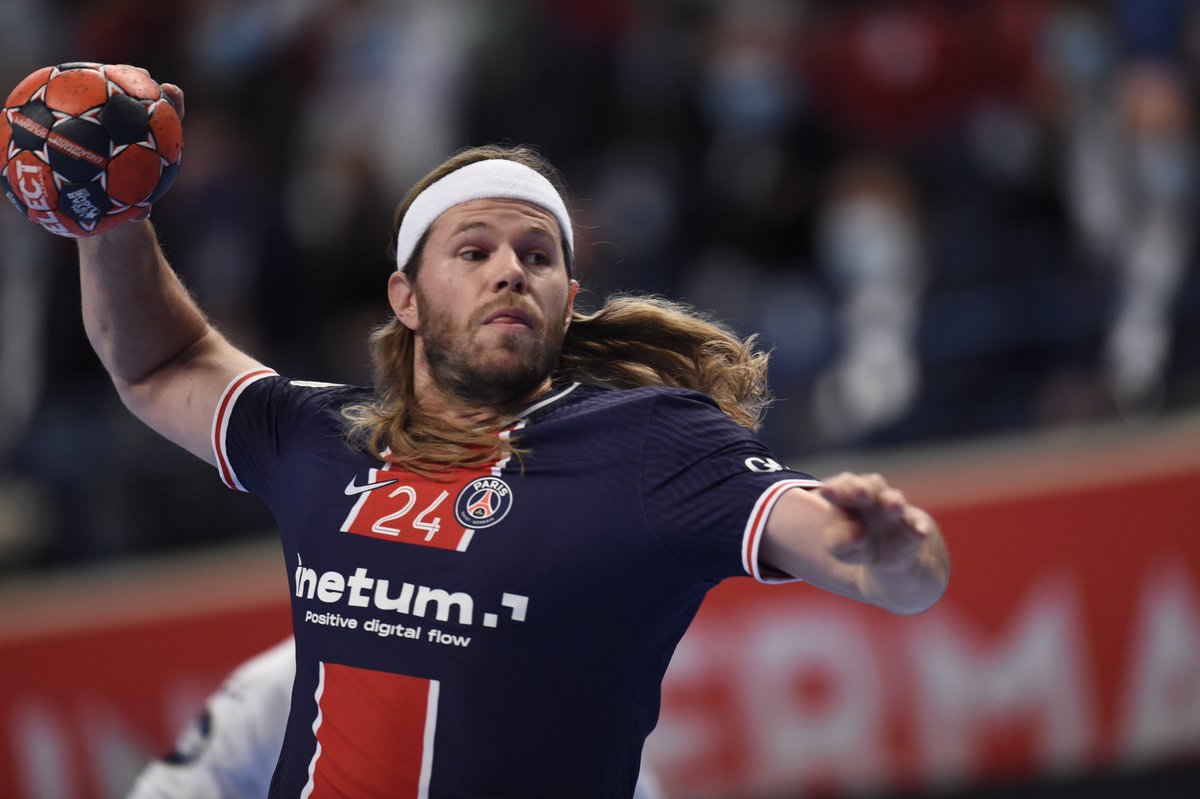 psghand's tweet photo. 27': Arrêt de @Gerard_Vincent et pénalty réussi par @mikkelhansen24 voila Paris qui compte enfin 2 buts d'avance 19-17 #PSGFEN https://t.co/LCT3dF4WHA