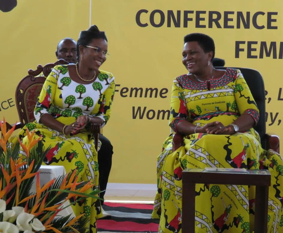 Claudenshim's tweet photo. #Burundi
Conférence Internationale des Femmes Leaders #CIFL 3ème Éd.
Les femmes elles mêmes sont à l'œuvre pour les préparatifs.
Vive les femmes
#WomenOfDestiny https://t.co/JUVpdUn7ig