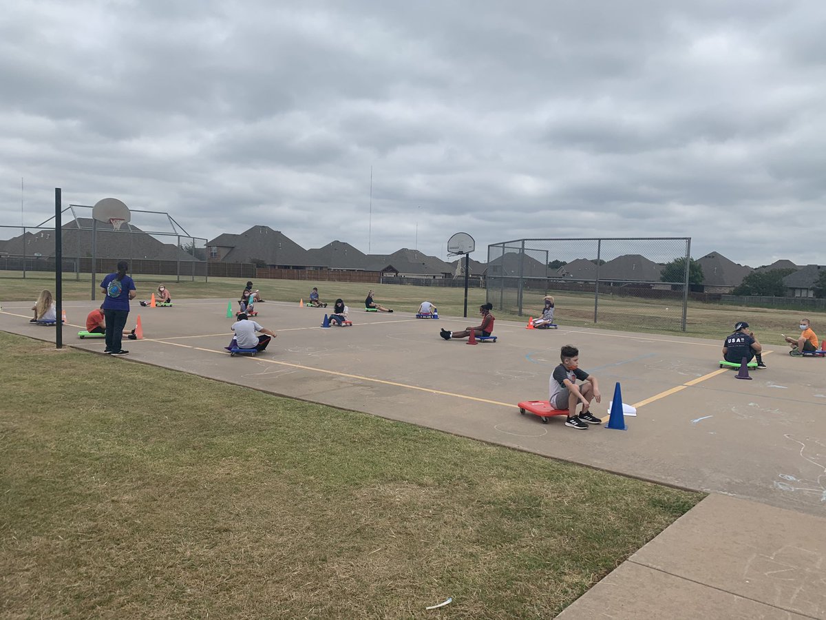 Westwfisd's tweet photo. 5th graders in Mrs. Rodriguez’s science class are having a great time scooting and reviewing 🔭🔬🧬 https://t.co/jKo39jlbKN