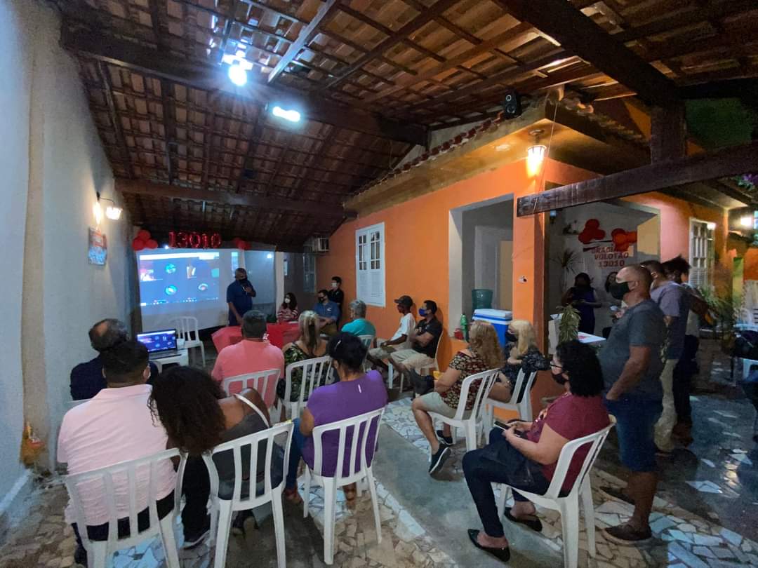 marloscosta's tweet photo. Ontem a noite realizamos duas atividades domiciliares nos bairros #PatronatoSG e #Parada40, com os candidatos a vereador Ernei Lemos (12.888) e Graciane Volotão (13.010), respectivamente.
Entre os temas, falamos da necessidade de ampliação da rede de educação de #SaoGoncalo
#sg https://t.co/atc0lIqpHF