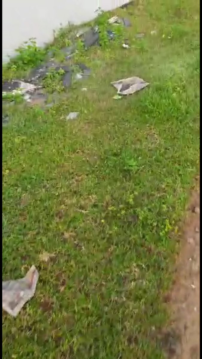 SDM_d_mispelled's tweet photo. @bmcbbsr 
I know its not the time when BMC is busy in fighting COVID bt
Residents of #ManoharResidency has made it very difficult for us to come out
after requesting multiple times ..still Throwing garbage on our road
Please take some action
#SwachhBharatMission https://t.co/VwsWwWThvo