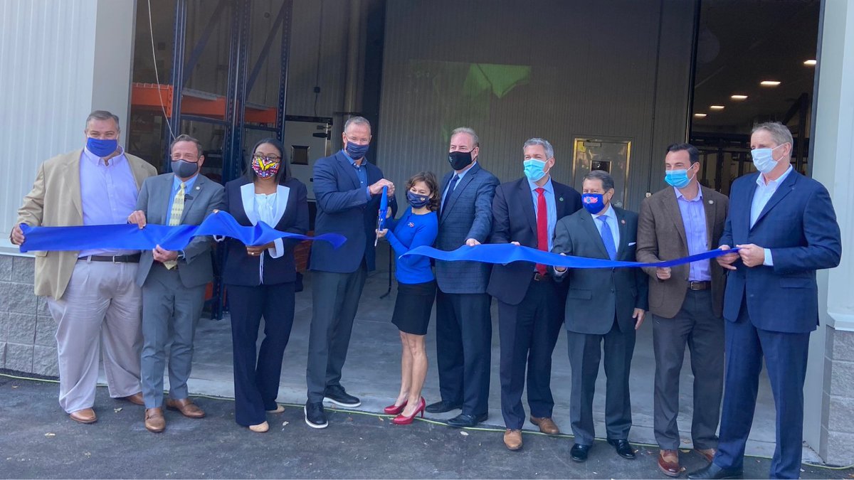 EmpireStateDev's tweet photo. Zweigle's, in Rochester for 140 years, is still growing! Today @zweigleshots marked its 15,000 -sq-ft #mfg facility expansion — a further commitment to its hometown. Congrats!🌭#flxfwd

Check out the press release➡️ https://t.co/TZxZPVRcrn https://t.co/wEqZZo45kW