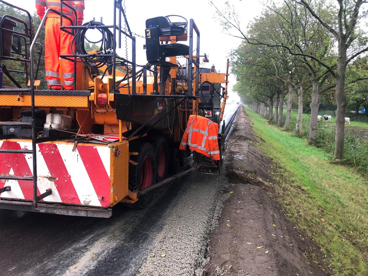 VSPBegeleiding's tweet photo. 🚧Reconstructie Rijksstraatweg Dordrecht! Uitvoerder #Maurice Van Breukelen en team #VanKessel hebben gekozen voor een fasering met minder hinder en de focus gelegd op het voorkomen van klachten ipv de focus op de proces afhandeling van klachten.Resultaat0 klachten!#verschilmaken https://t.co/YEicRqyVDu