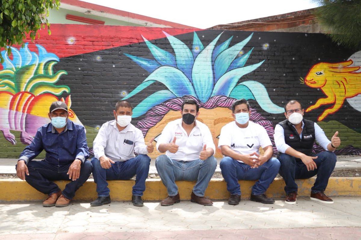 Con la honrosa representación del Gdor. @alejandromurat, visité San Dionisio Ocotepec, Tlacolula. Entregamos 3 motopatrullas e inauguramos el mural de arte urbano del #MovimientoVecinal; iniciativa de mi amigo @polux100 que pone a #Oaxaca a la vanguardia en prevención del delito.
