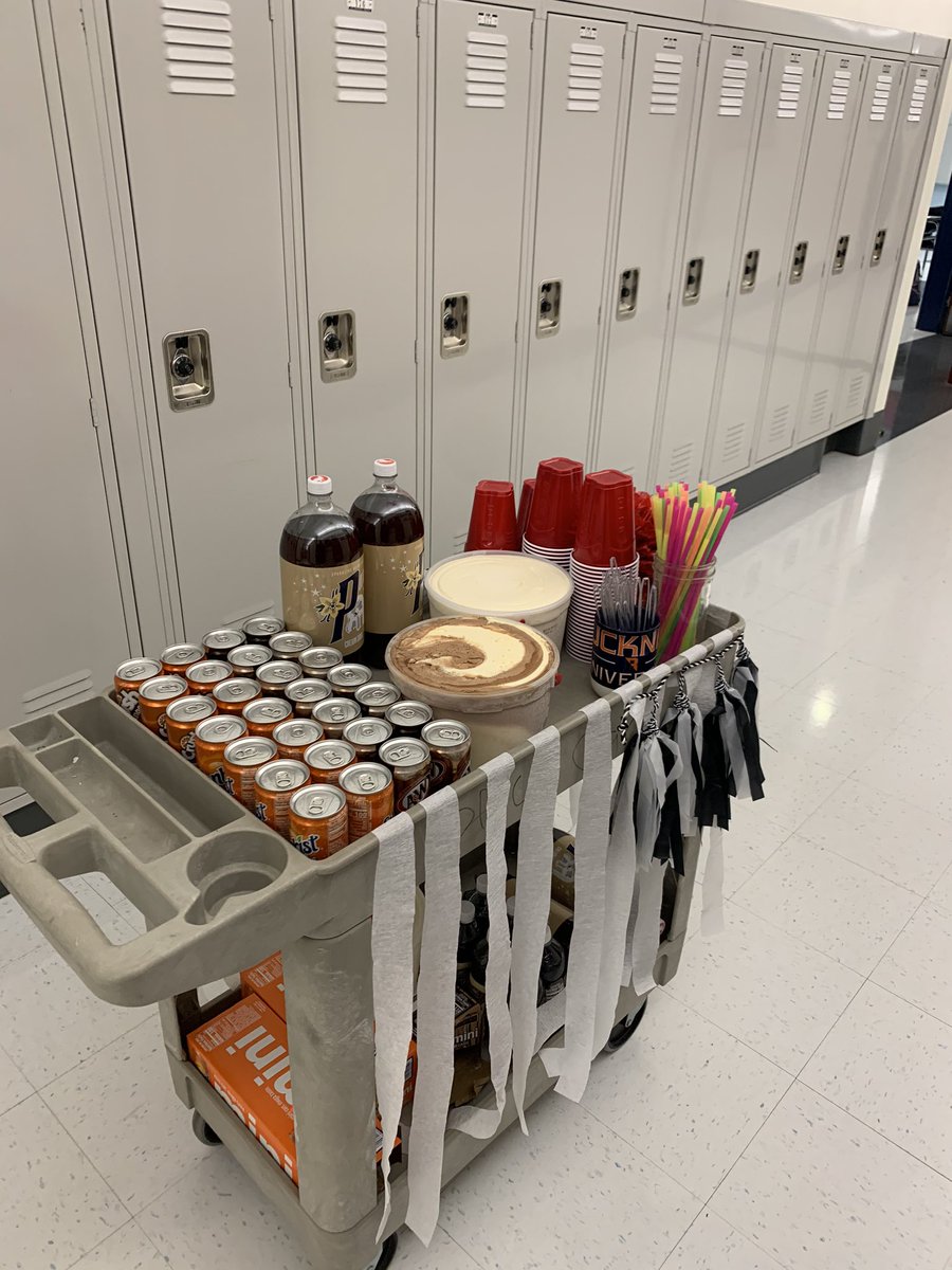 DerbyMiddle_CT's tweet photo. A special thanks to all member for the DMS staff for keeping us a “Float” this year!! We couldn’t do it without you. Who doesn’t love a soda 🥤 float on a Friday. #WeAreDMS #DMSontheRISE #CTCommissionersNetwork https://t.co/DjMABKbe5w