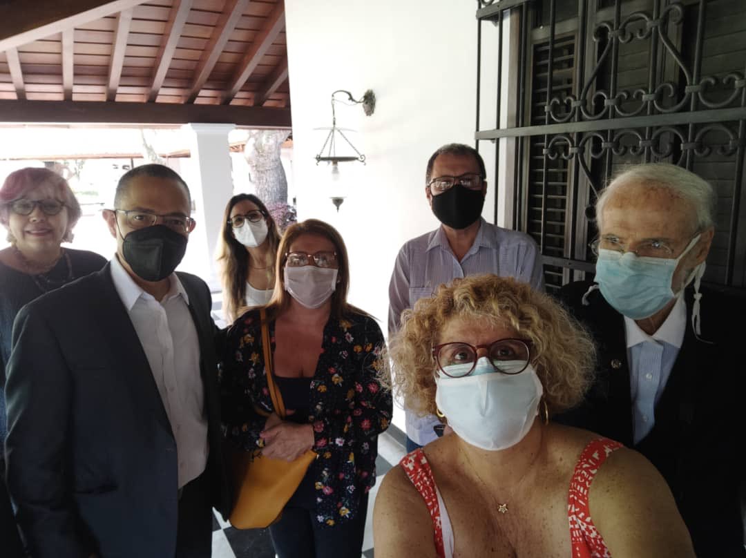 VillegasPoljak's tweet photo. Al homenaje al maestro Luis Britto García asistieron Pedro Calzadilla, Pasqualina Curcio, Marialcira Matute, Judith Valencia, Nayaury Jiménez y Raúl Cazal, amén del trío femenino de cuerdas “Appassionato”. https://t.co/SePRrIWhGG
