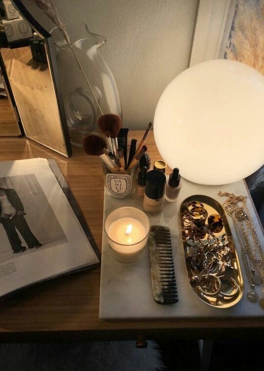 shewearprada's tweet photo. Friday night ✨🍸 https://t.co/7tBmsJ1spf