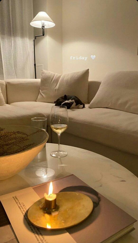 shewearprada's tweet photo. Friday night ✨🍸 https://t.co/7tBmsJ1spf