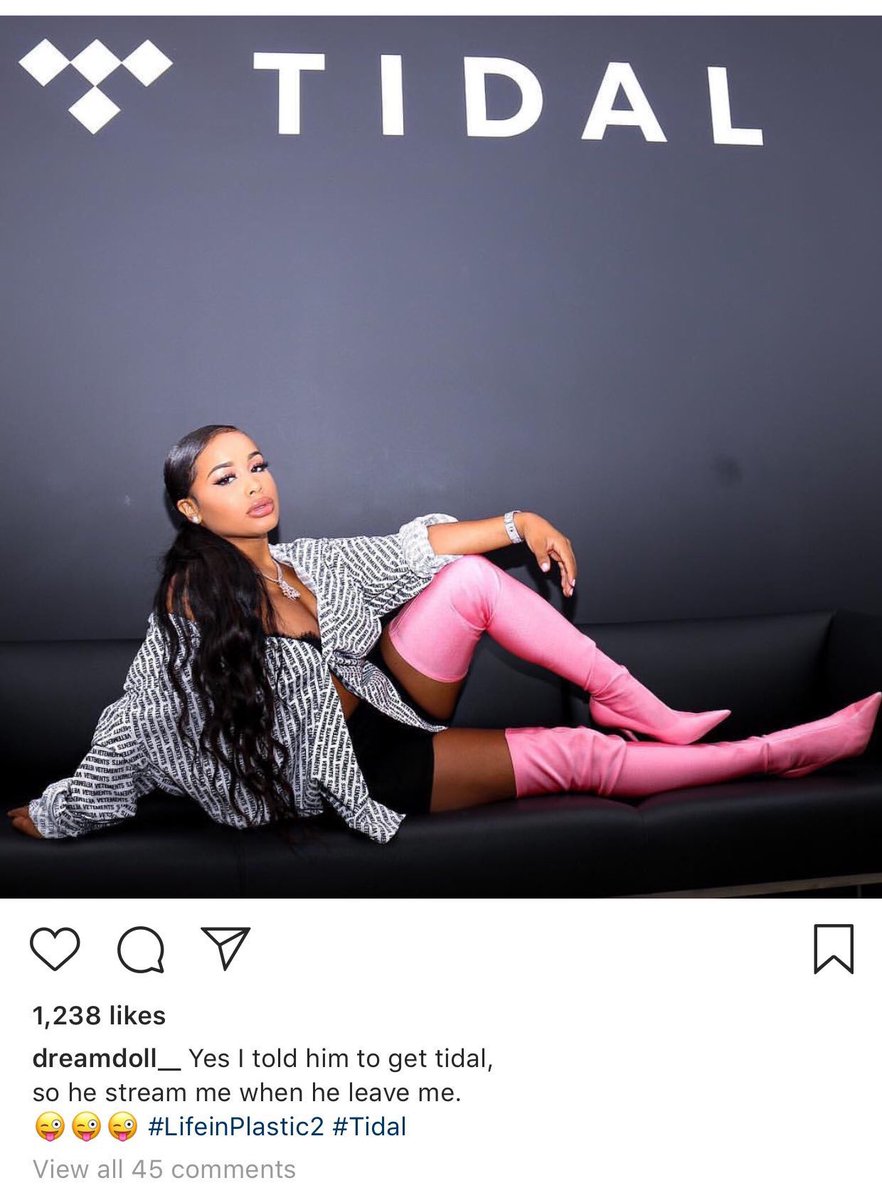 Dream doll using Nicki lyrics while saying Nicki is stopping her bag