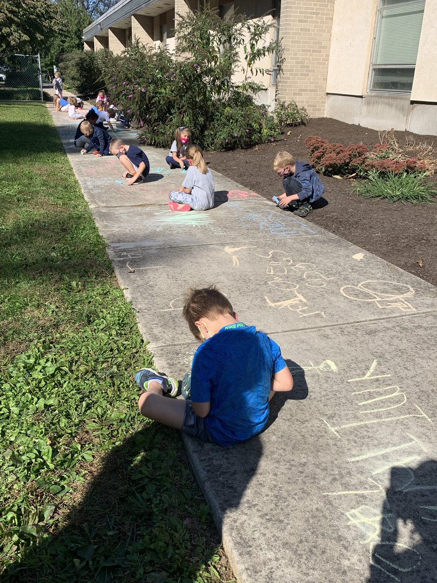 LeadersHeights's tweet photo. Kindergarten was in the fall spirit today 🍁 🍎 making applesauce, finger painting spiders, and practicing our letters and words in chalk! Happy Friday!! https://t.co/bMhNQfLPUs