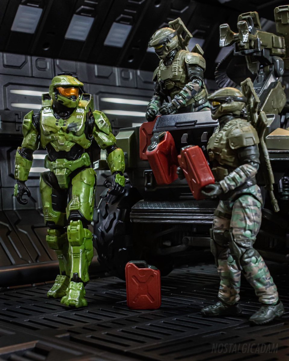 So first off, what’s the difference between our “World of Halo” and our “Spartan Collection” figures?1. “World of Halo” is fully in-scale. So Spartans are taller than Marines, Non-Human species are actually rendered in-scale, etc.: By @ NostalgicAdam & Squeeshyca on IG