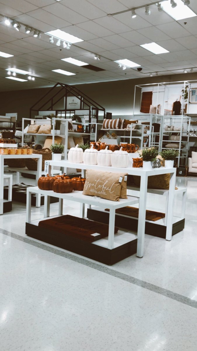 Today I woke up and was ready to light a pumpkin candle, drink some coffee, and decorate my house for Fall! GM Expert Diamond must have read my mind!!! 😍