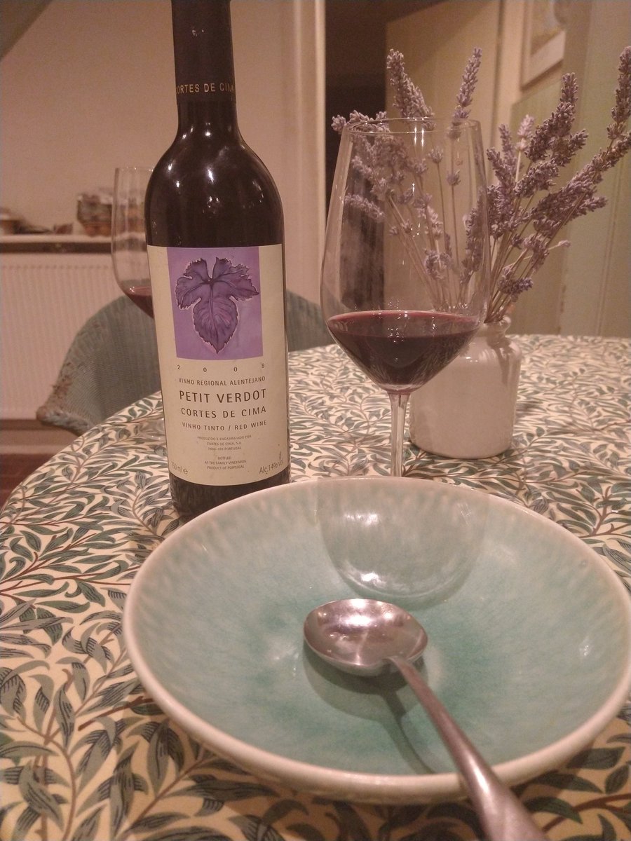 Portuguese Petit Verdot? 2009? Absolutely. In cracking form, and one of the best single variety Petits Verdots it has been my pleasure to drink. Rich, balanced, black-fruited, mature. #treasurefromthecellar <a href="/cortesdecima/">cortesdecima</a> <a href="/WPTUK/">Wines of Portugal UK</a>
