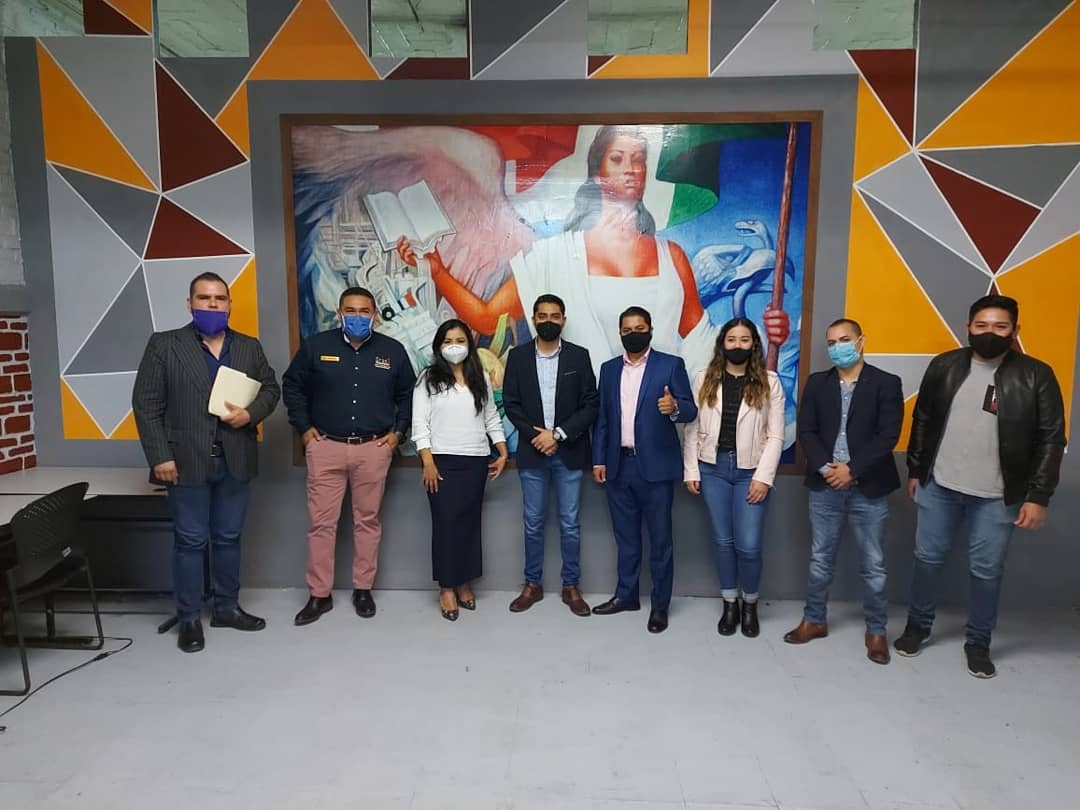 docentescc's tweet photo. Preocupados por los recortes al presupuesto federal en diversas áreas de la educación como Escuelas Normales, Escuelas de Tiempo Completo y Capacitación Educativa así como los criterios de selección de @USICAMM_OFICIAL, se realizó una reunión con @kukehila y @FcoRmzSalcido. https://t.co/zZuSMkya5I