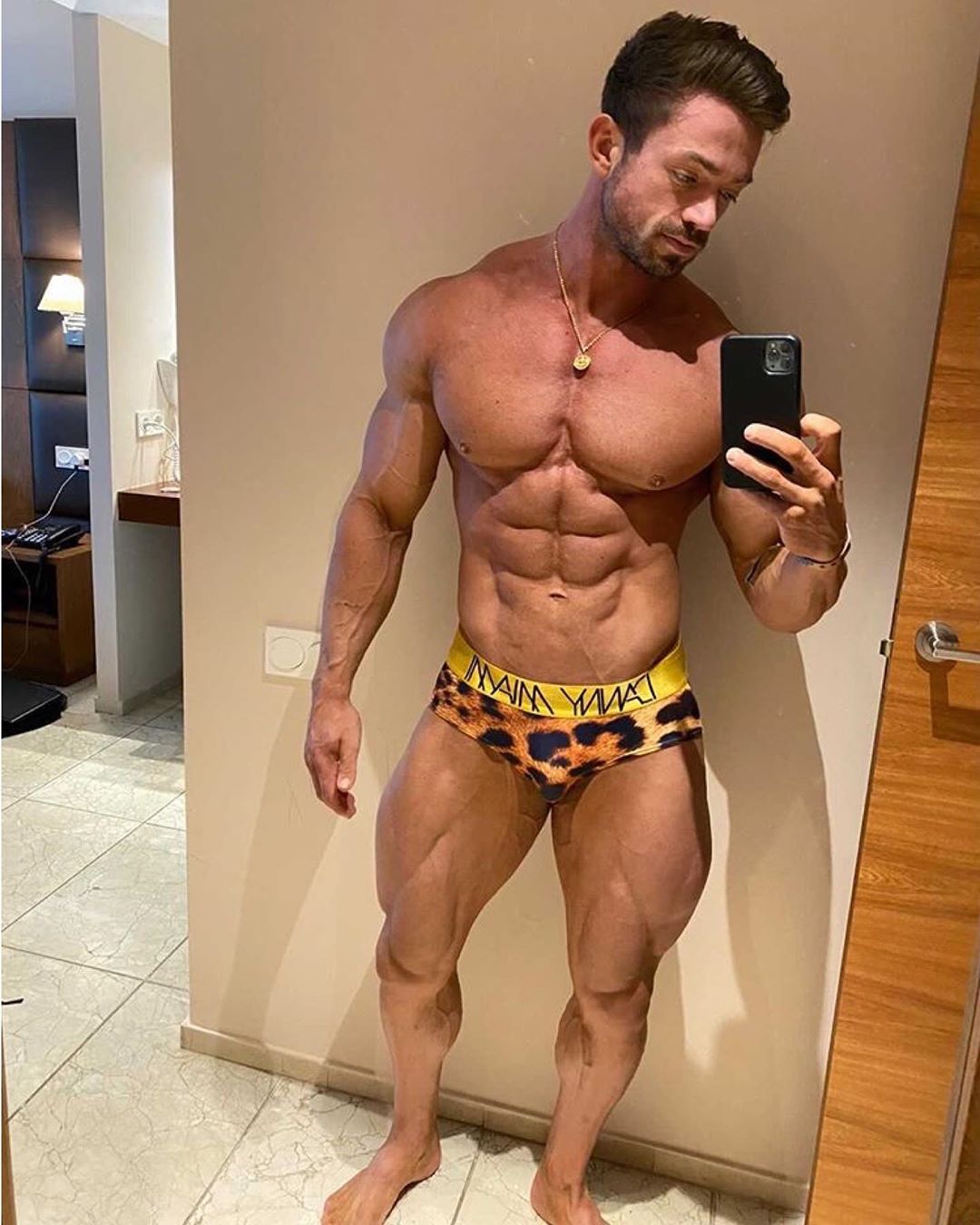 Ej6PdgYWoAEq4lY?format=jpg&name=large