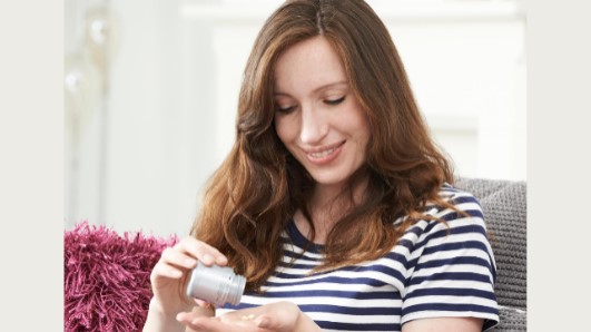 CDC_NCBDDD's tweet photo. Do something nice for your health! Get 400 mcg of folic acid each day to improve the look of your hair, skin, and nails. It also can help to prevent birth defects!    
#skincare #folicacid #pregnant #firsttrimester https://t.co/5Z7ywGPVZp https://t.co/xOEgwJ6TE3