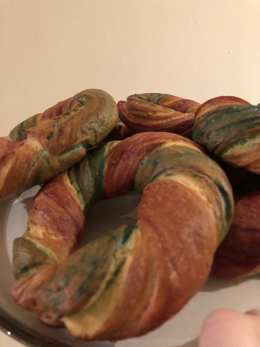 Main baking post of the evening. I MADE THE RAINBOW BAGELS. They’re great. They were pretty tricky, and I maybe should’ve put more colouring in, but they’re beauties 😍 #rainbowbagels #baking #gbbo #extraslice