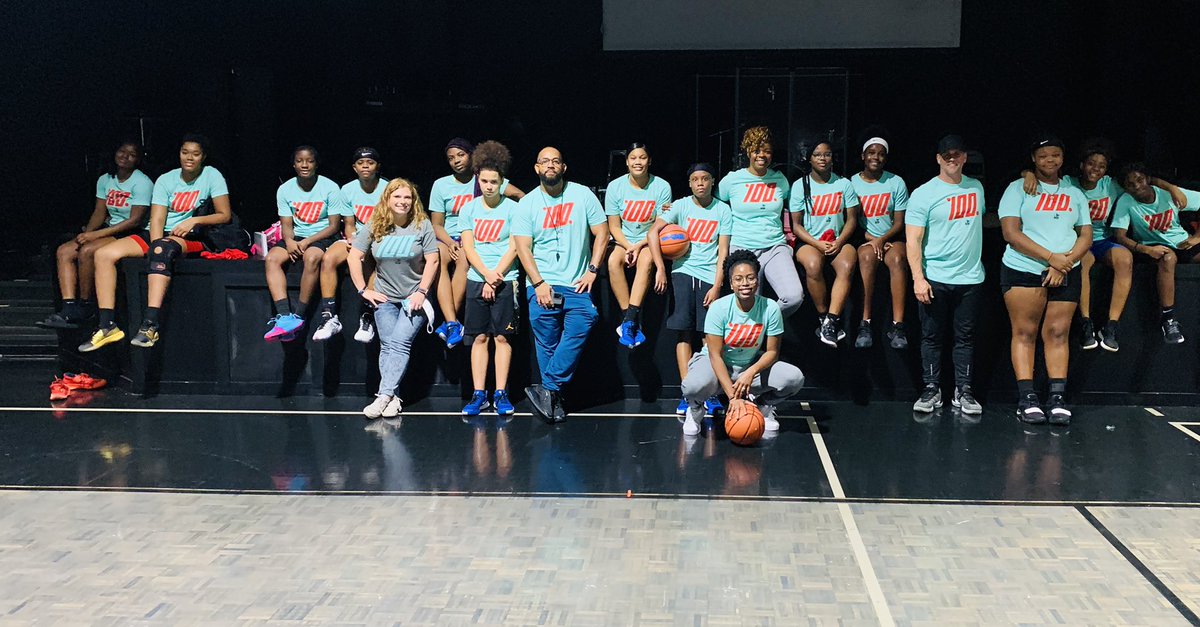 Retweet if you love good basketball and you really love young ladies making the decision follow Christ! Today was a good day!  #FCAopenRUN #Ballers #MetroSTRONG