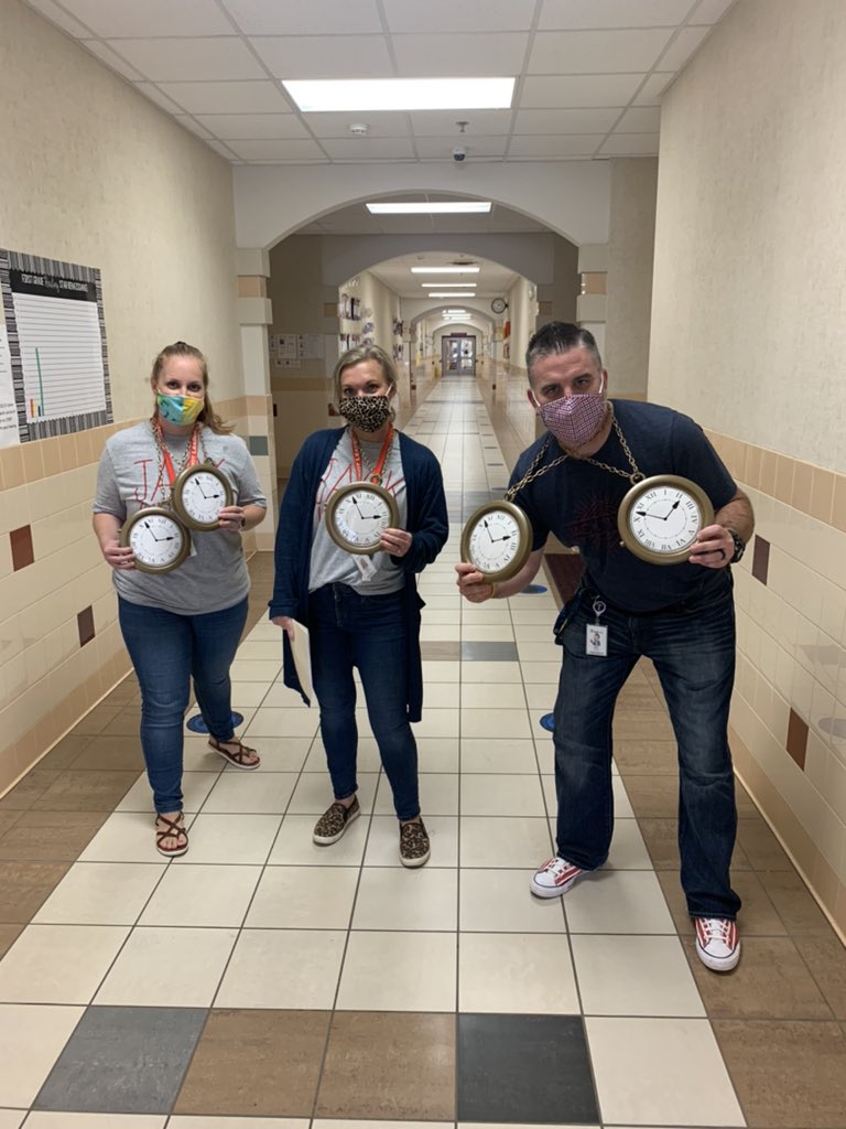 Attendance awards going out today! #beontime @jacktylerisd <a href="/BSShelby/">Brett Shelby</a> <a href="/SarahCureton1/">Sarah Cureton</a>