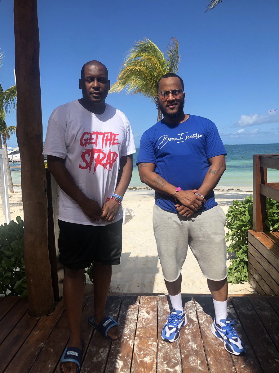DJQUICKSILVA's tweet photo. Meet your #DJs for @mochafest โผ๏ธโผ๏ธ itโs about to be showtime all weekend .We #BeenEssential #InRealLife ๐ฏ๐ฏ
#DjSelf #QuickSilva #ThePartyKingpin @djself https://t.co/cRvie3l5fh