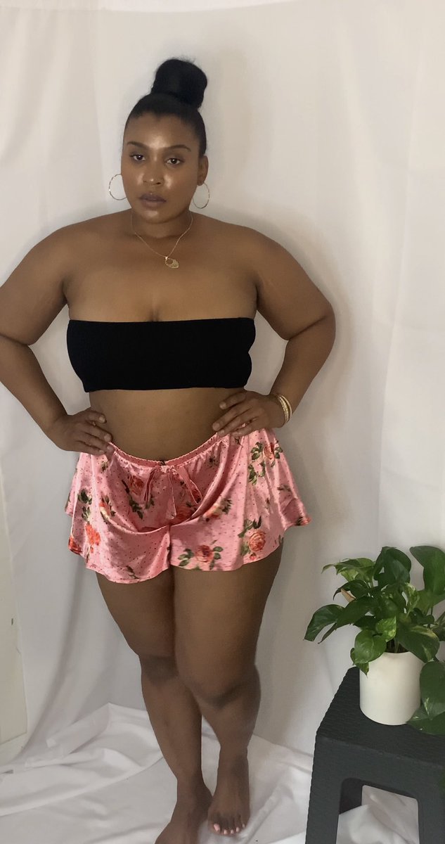 Pandaforeva1's tweet image. Aren’t these pjs the cutest from @SHEIN_official Check my IG for more pics 😩💜💙❤️ #plussizefashionblogger #shein #cutepjs #brownskinpoppin #plussizefashion