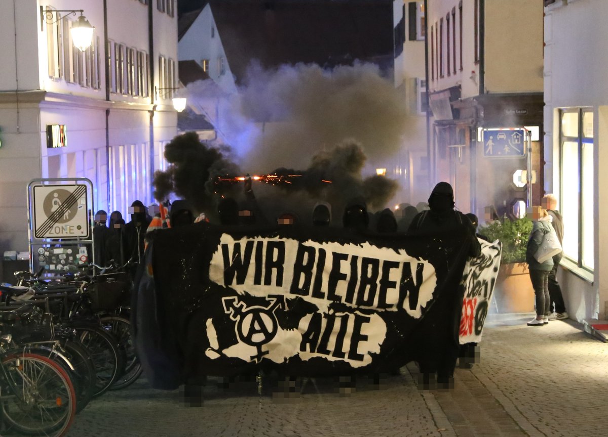 Wütende Sponti in #Tübingen nach Räumung der Liebig 34
#Liebig34bleibt #Liebig34verteidigen #b0910