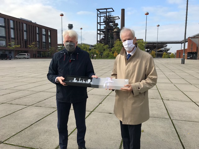 Stéphane Dion (@ambstephanedion) on Twitter photo Beeindruckend wie #Dortmund Industriestandorte verwandelt. Kaum zu erwarten, die Transformation von #PhoenixWest unter der Leitung des 🇨🇦-🇳🇱 <a href="/WorldofWalas/">World of Walas</a> zu sehen. Danke an Bürgermeister #Sierau, den neuen Bürgermeister @thomaswestphasldo und @gerben_walas für diesen Besuch. Beeindruckend wie #Dortmund Industriestandorte verwandelt. Kaum zu erwarten, die Transformation von #PhoenixWest unter der Leitung des 🇨🇦-🇳🇱 <a href="/WorldofWalas/">World of Walas</a> zu sehen. Danke an Bürgermeister #Sierau, den neuen Bürgermeister @thomaswestphasldo und @gerben_walas für diesen Besuch.