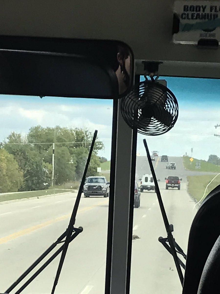 I told the damn kids to shut up......I’m sending a tweet!!!!!#newberryforprez #imheresoiwontgetfined