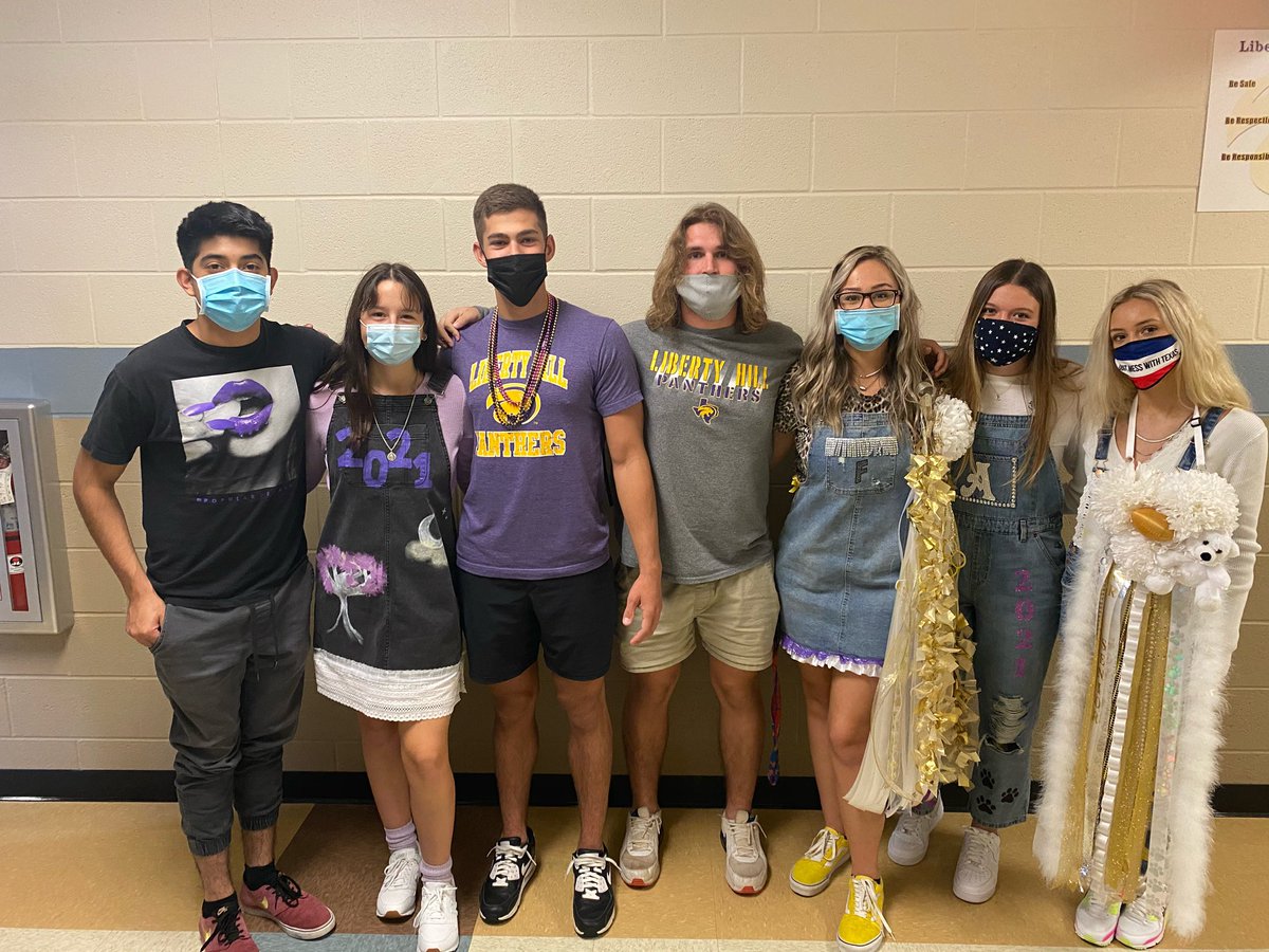 Some of the Senior @lhhsPALS. LOVE their kind hearts. Enjoy your #HOMECOMING2020 <a href="/faithcaldwell18/">Faith Caldwell🌵⚡️</a> @annedeamm <a href="/LibertyHillHS/">Liberty Hill HS</a>