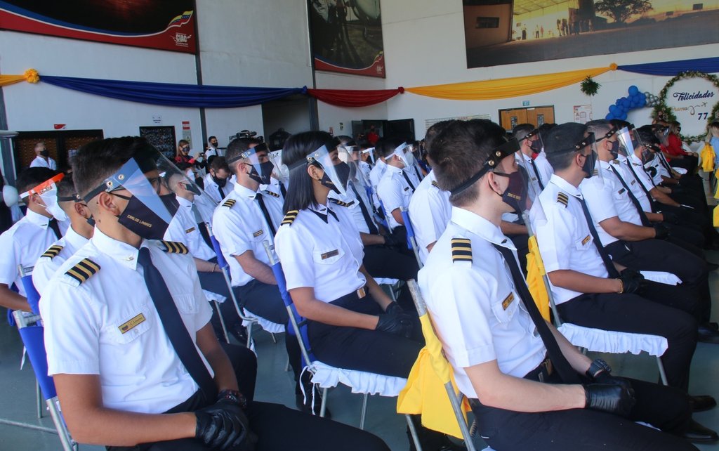 inac_ve's tweet photo. #9Oct || 1/9 Con gran orgullo y sentido Revolucionario, el INAC a través del @VenezuelaCiac, gradúa a 29 alumnos pilotos privados de la promoción 77 y da la bienvenida a 42 alumnos de la promoción 79 del mejor Centro de Instrucción Aeronáutica del país.

¡Felicidades! https://t.co/s49yeDIYq5