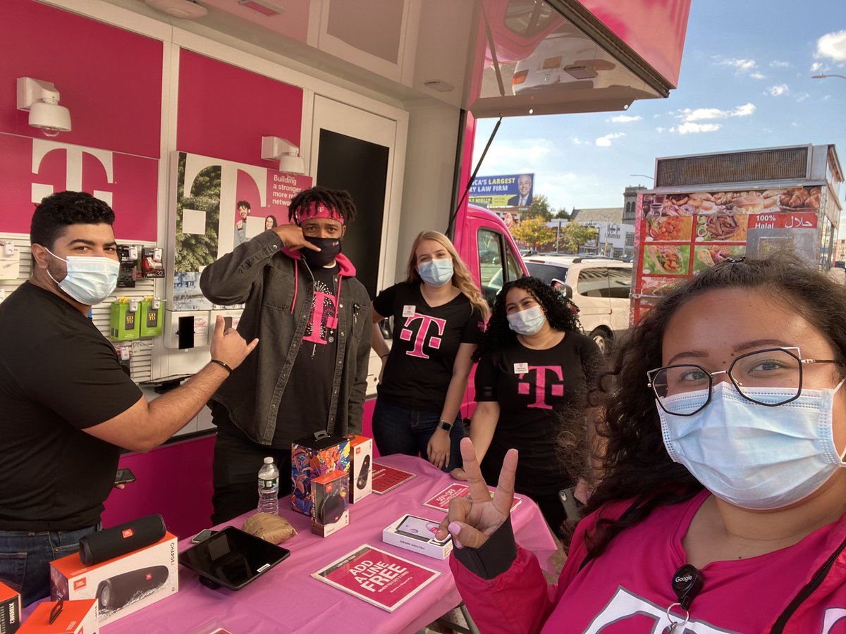 TmobileVickyG's tweet image. Fun times closing deal$$ -@ Queens Place with @MagentaMarimar @Gerlaskiski @Unchristopher1