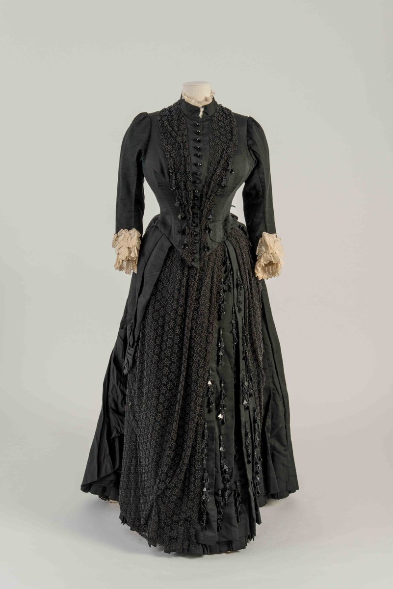 Second mourning was of nine months and the veil was lifted and worn back over the head. The widow could wear minor jewellery. After the crepe was removed, secondary mourning colors like grey and lavender, or mauve could be introduced as trim on the black garments.