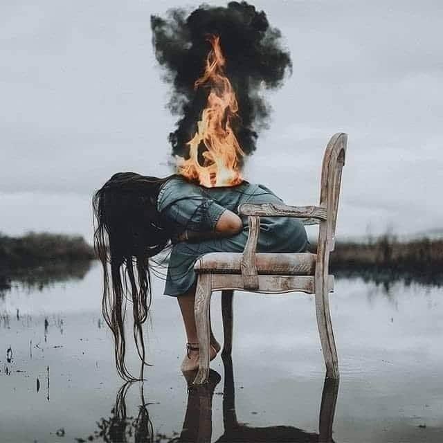 Quotess_ii's tweet image. لا سلاماً على من إستهلكونا حتى أهلكونا .. فلا دمتم بخير ولا سامحكم الله..!