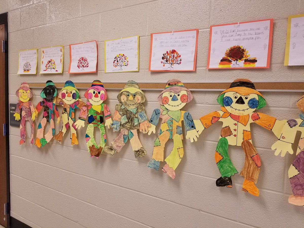 Missbertoli's tweet photo. Fall is in the air! Today second graders learned about the Lonely Scarecrow and found evidence to support how he might be feeling and why he is feeling that way. They also wrote fall poems using their five senses! #readingisfun #fallisintheair @hempfield https://t.co/XIdt4I7eVt
