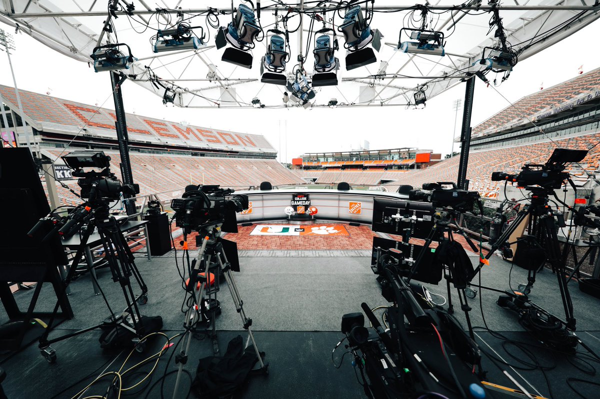 ClemsonFB's tweet photo. See you soon, @CollegeGameDay 🐅🐾 https://t.co/oUHY9VvjGw