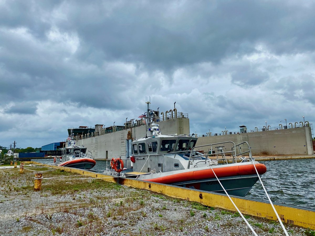 USCGHeartland's tweet photo. Our @USCG small boat stations are ready to respond to #HurricaneDelta
Keep an eye on the forecast, listen to local officials, and if you are in distress: CALL 911
#Ready #Relevant #Responsive https://t.co/5LtAOakRYl
